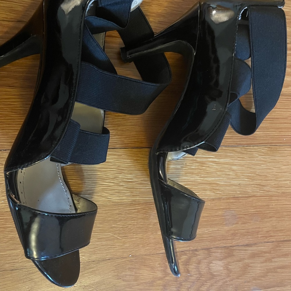 Black patent leather sandal w/ heel
